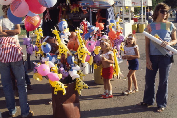 Souvenir balloons, 1977